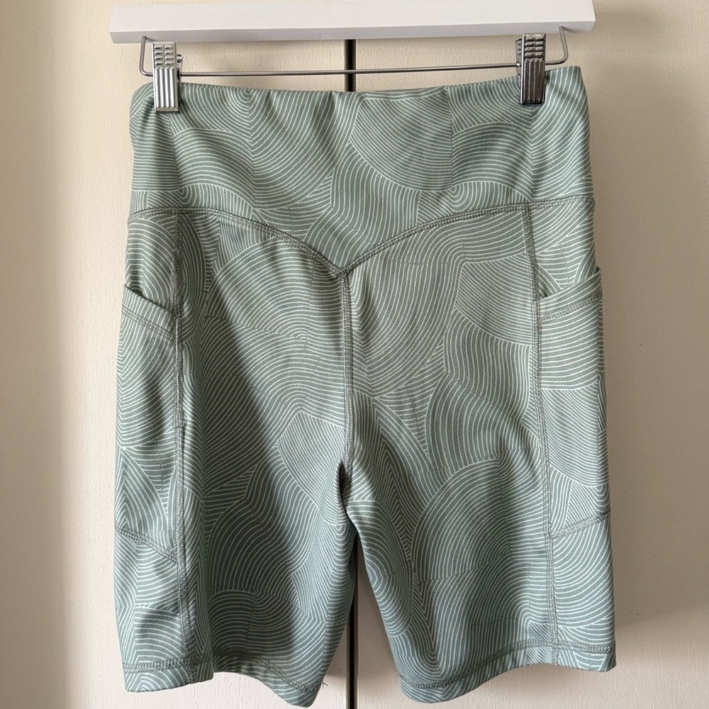 Avia Women's Mint Patterned Bike Shorts Size M with pockets! - Picture 2 of 5
